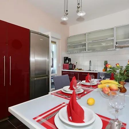 Ksenija Apartment *