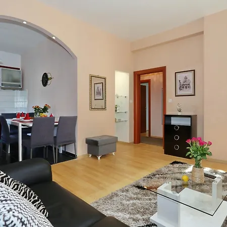 Ksenija Appartement *